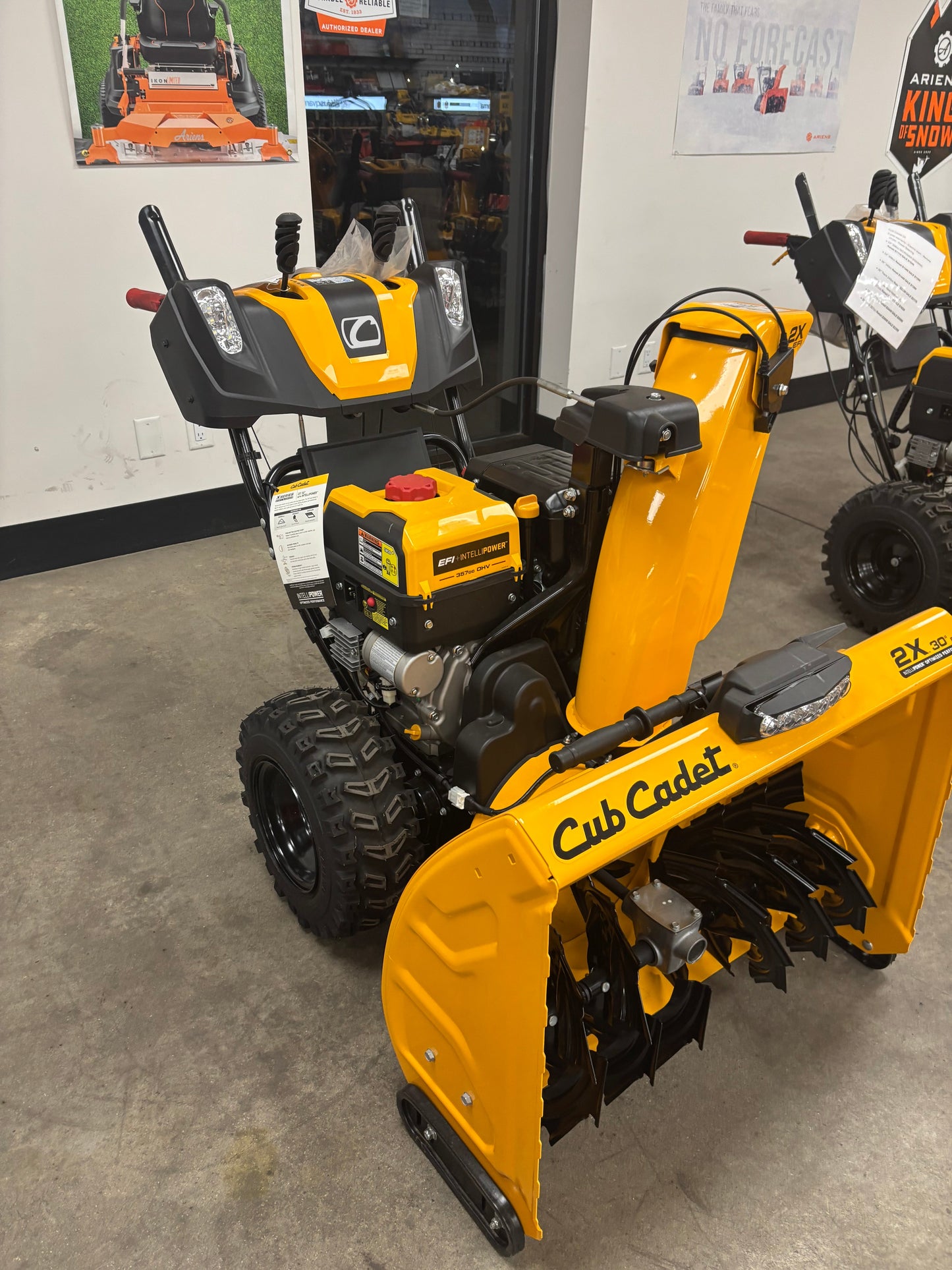 Cub Cadet 2X (30") 357cc Two-Stage Snow Blower w/ EFI Engine (Scratch & Dent/Full Warranty)