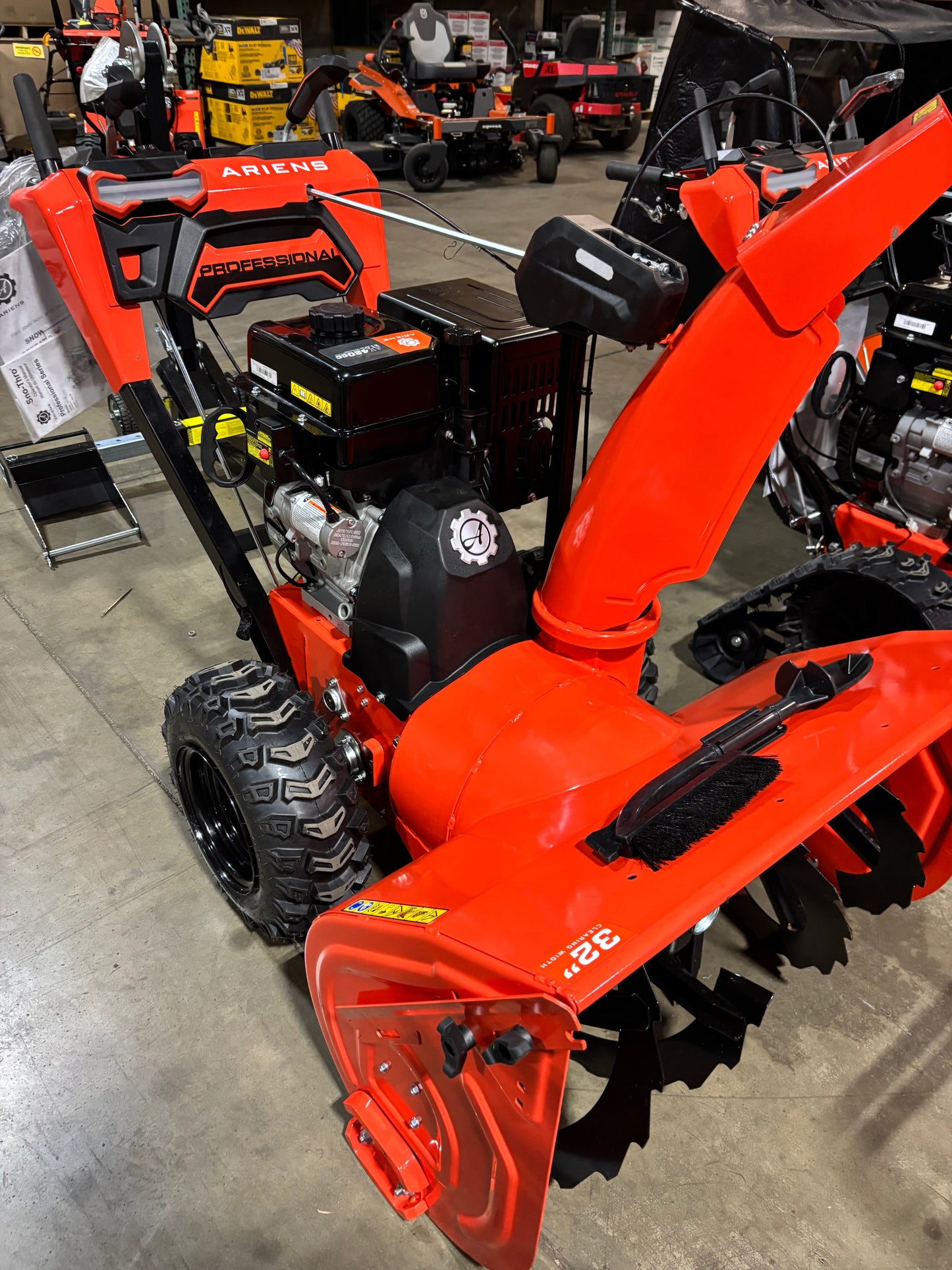 Ariens Professional (32") 420cc Two-Stage Snow Blower (Scratch & Dent/Full Warranty)